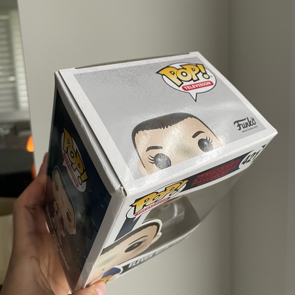 Stranger things ELEVEN funko pop - Picture 2 of 2